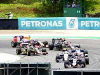 F1 Cars in opening lap