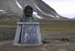 [Amundsen Memorial in Ny Ålesund]