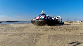 Hovercraft leaving Ryde